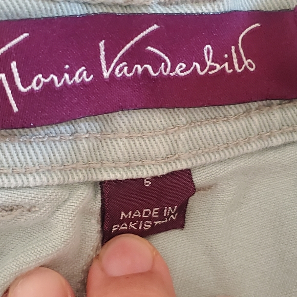 Gloria Vanderbilt Amanda Jeans - Picture 7 of 15